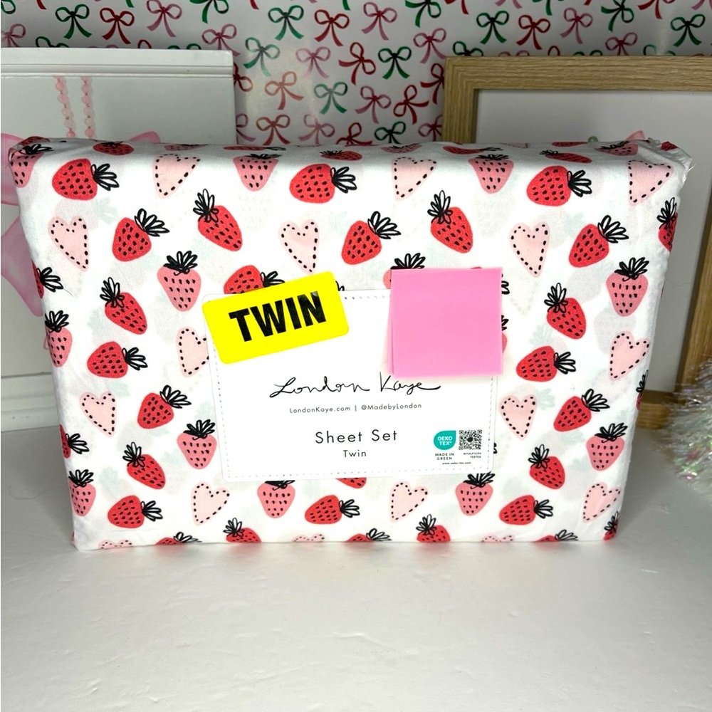 London Kaye Strawberry Twin sheet set